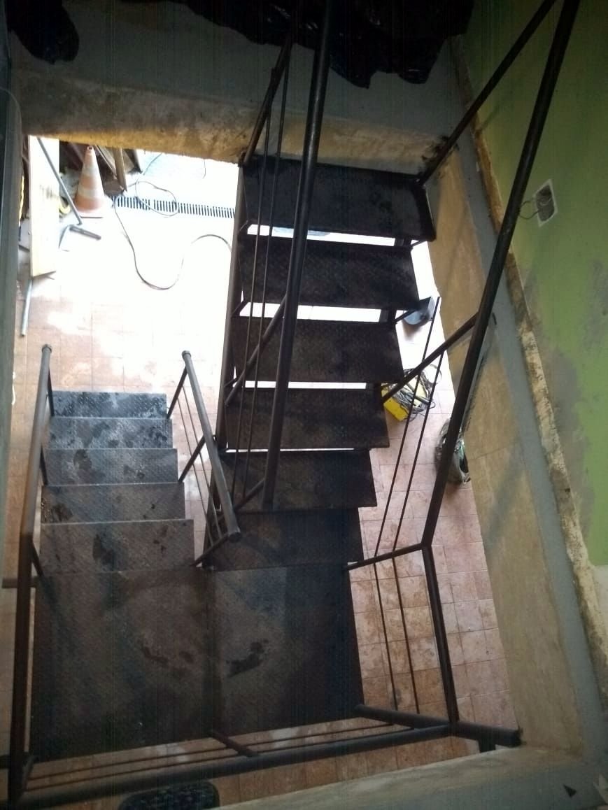 Escada reta em L vista de cima